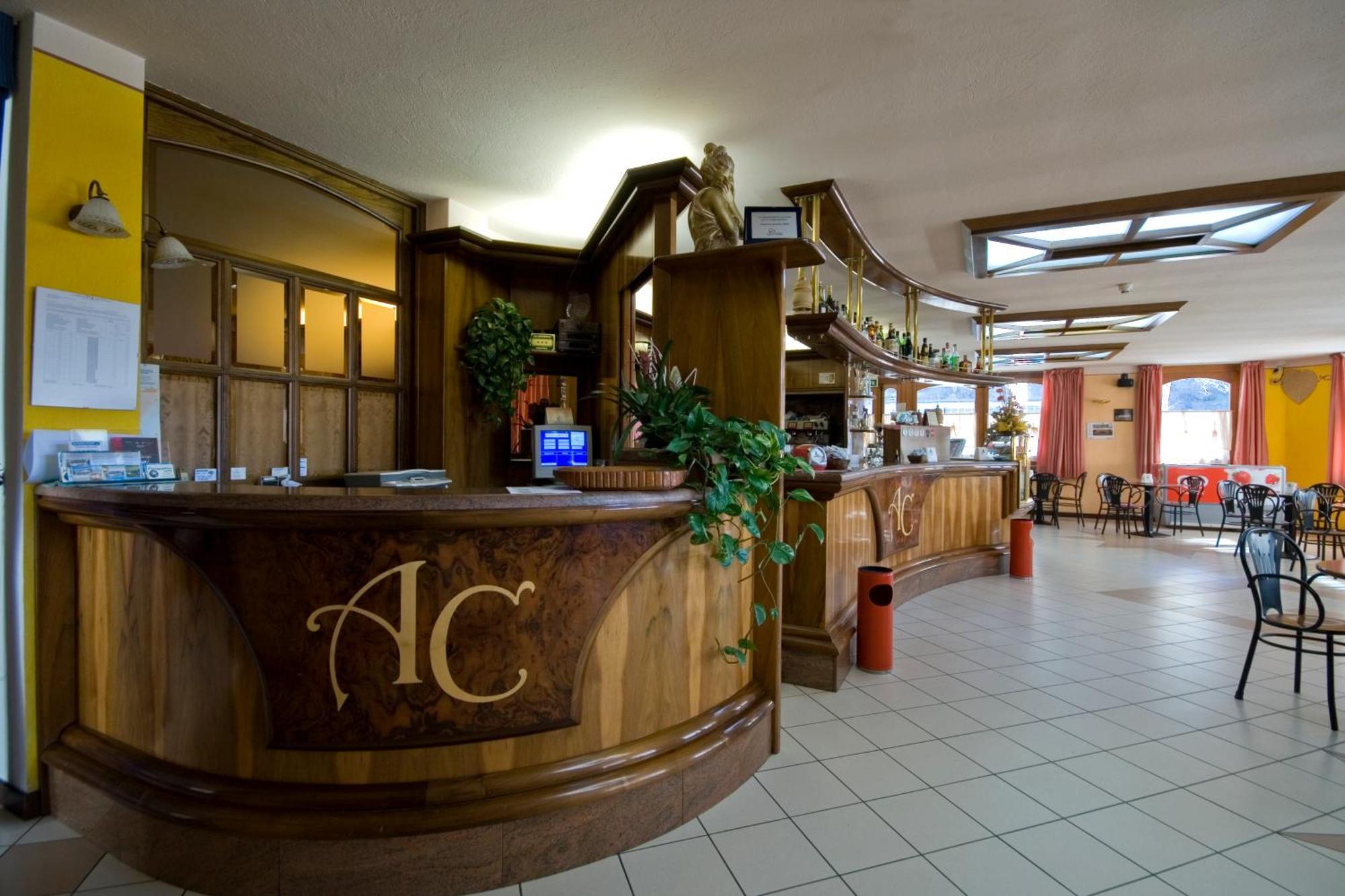 Hotel Castello مونتجوفيت المظهر الخارجي الصورة
