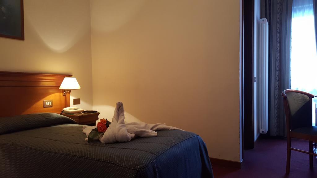 Hotel Castello مونتجوفيت المظهر الخارجي الصورة