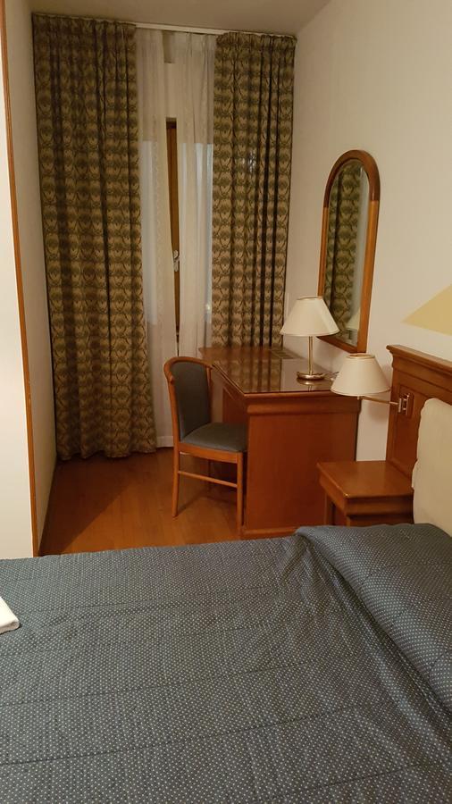 Hotel Castello مونتجوفيت المظهر الخارجي الصورة